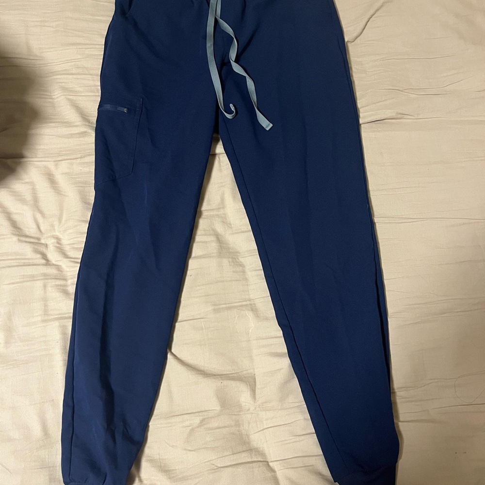 Figs Zamora scrub pants. Small Tall